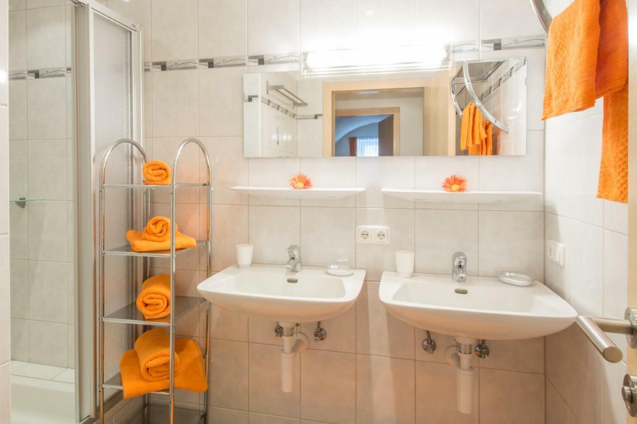 Hofer Apartment *